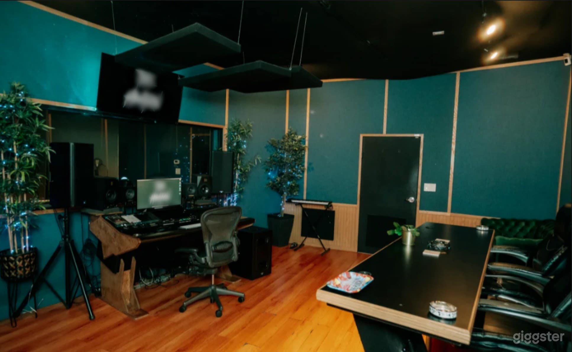 High-End Recording Suite w/ Spacious Booth & Premium Gear Photo 3