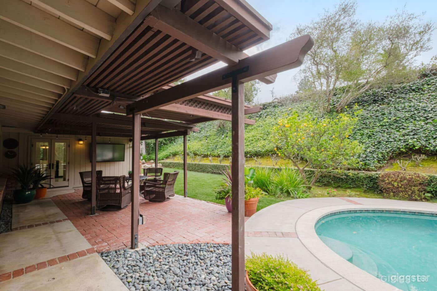 MID-CENTURY MAJESTY/POOL Photo 2