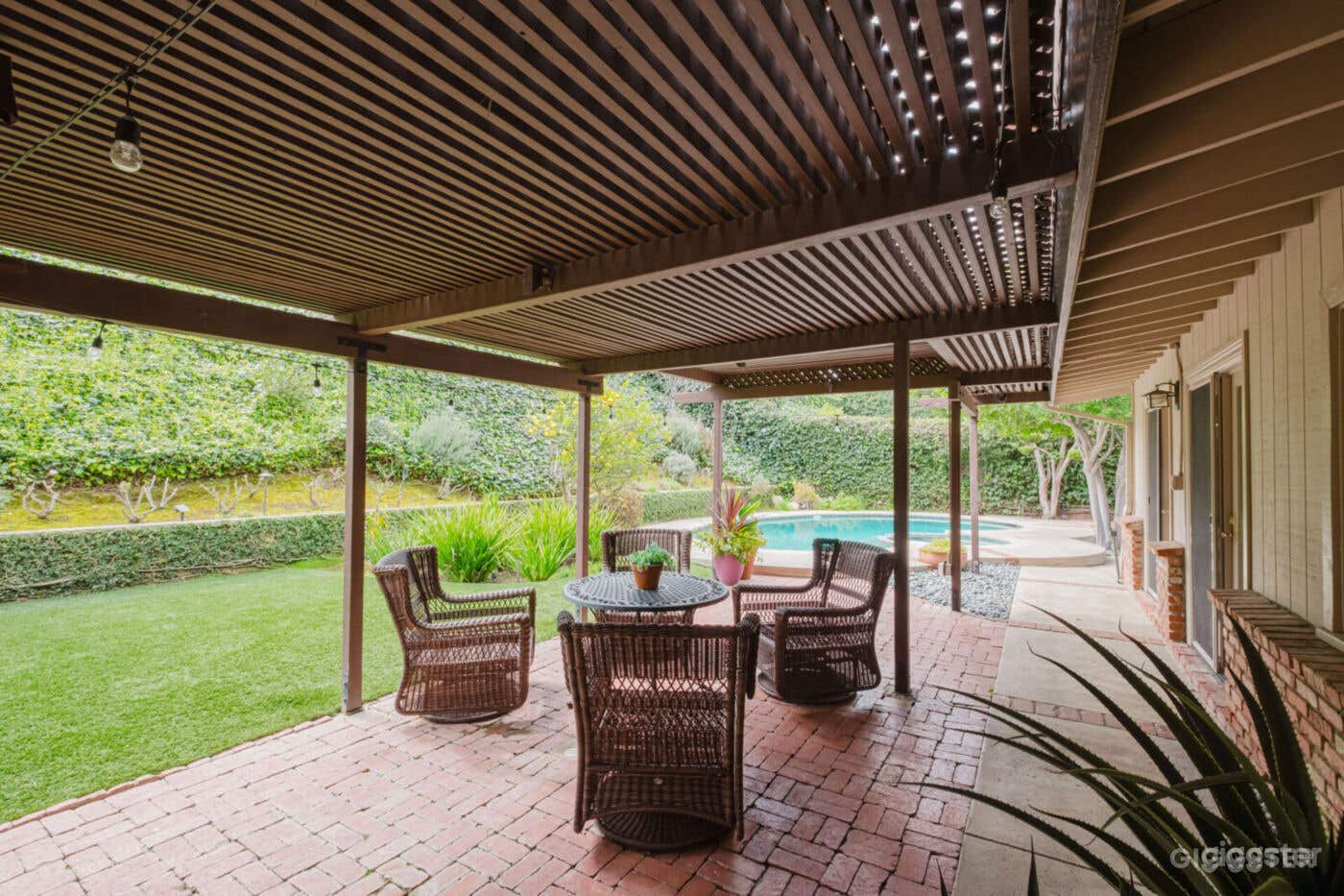 MID-CENTURY MAJESTY/POOL Photo 4