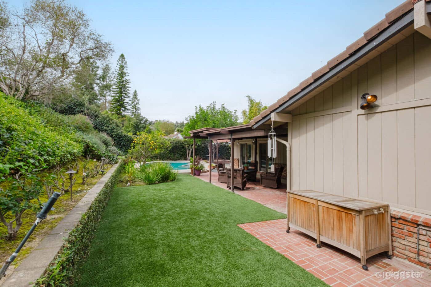 MID-CENTURY MAJESTY/POOL Photo 3