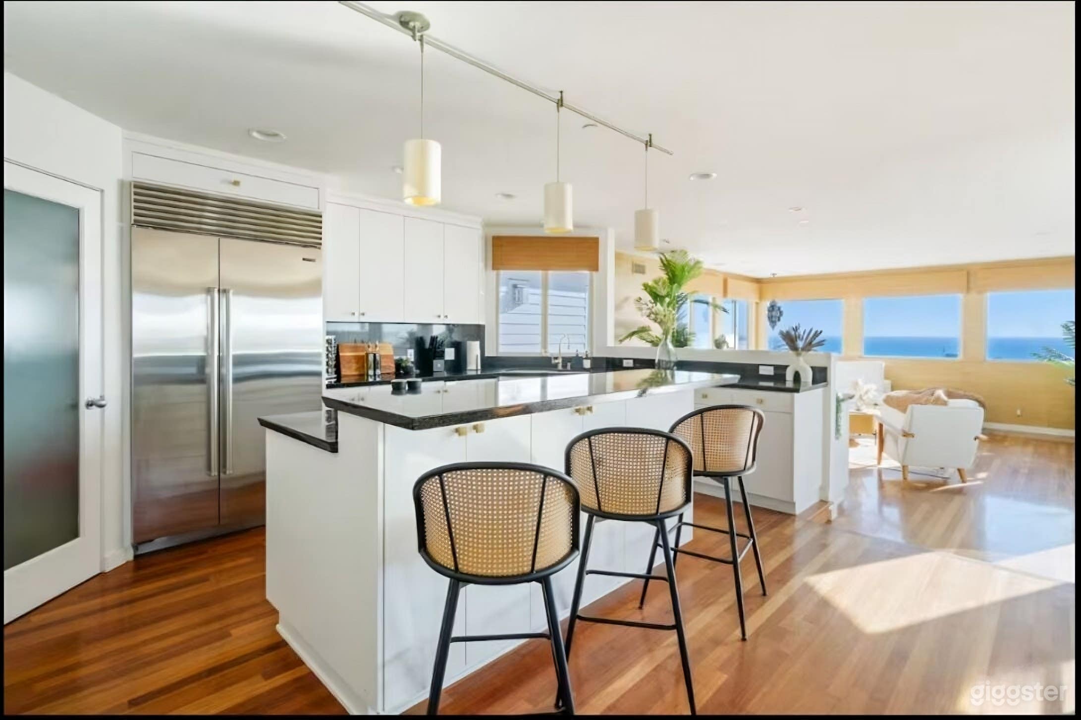 Sleek Contemporary House – Clean Lines, Natural Light &amp; Flex Photo 4