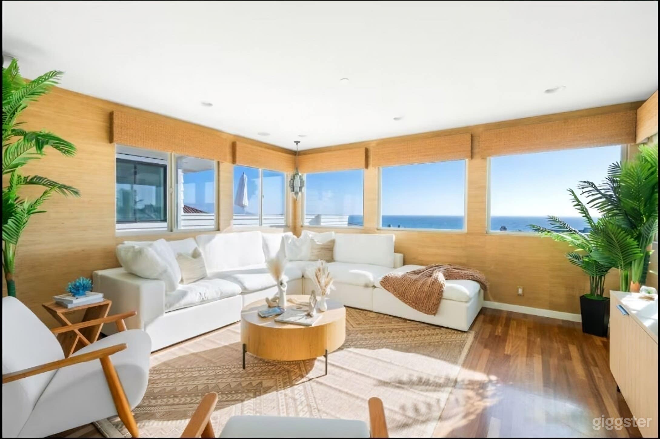 Sleek Contemporary House – Clean Lines, Natural Light &amp; Flex Photo 2