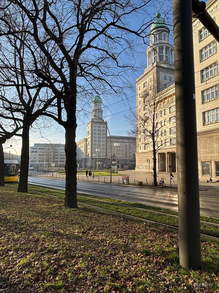 Büro in den fünfziger Jahre Stalinistischen Großbauten Ost-Berlins 