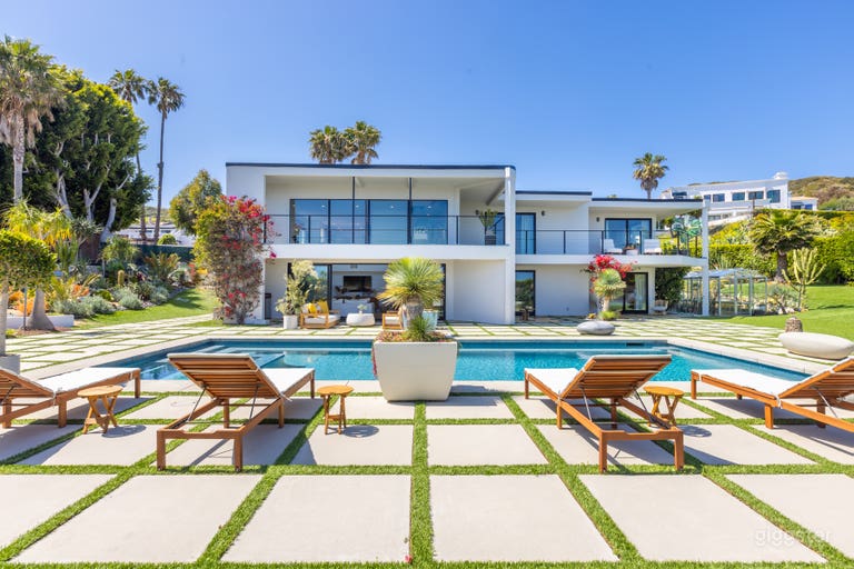  Ocean View Home w Large Pool and Spacious Backyard 