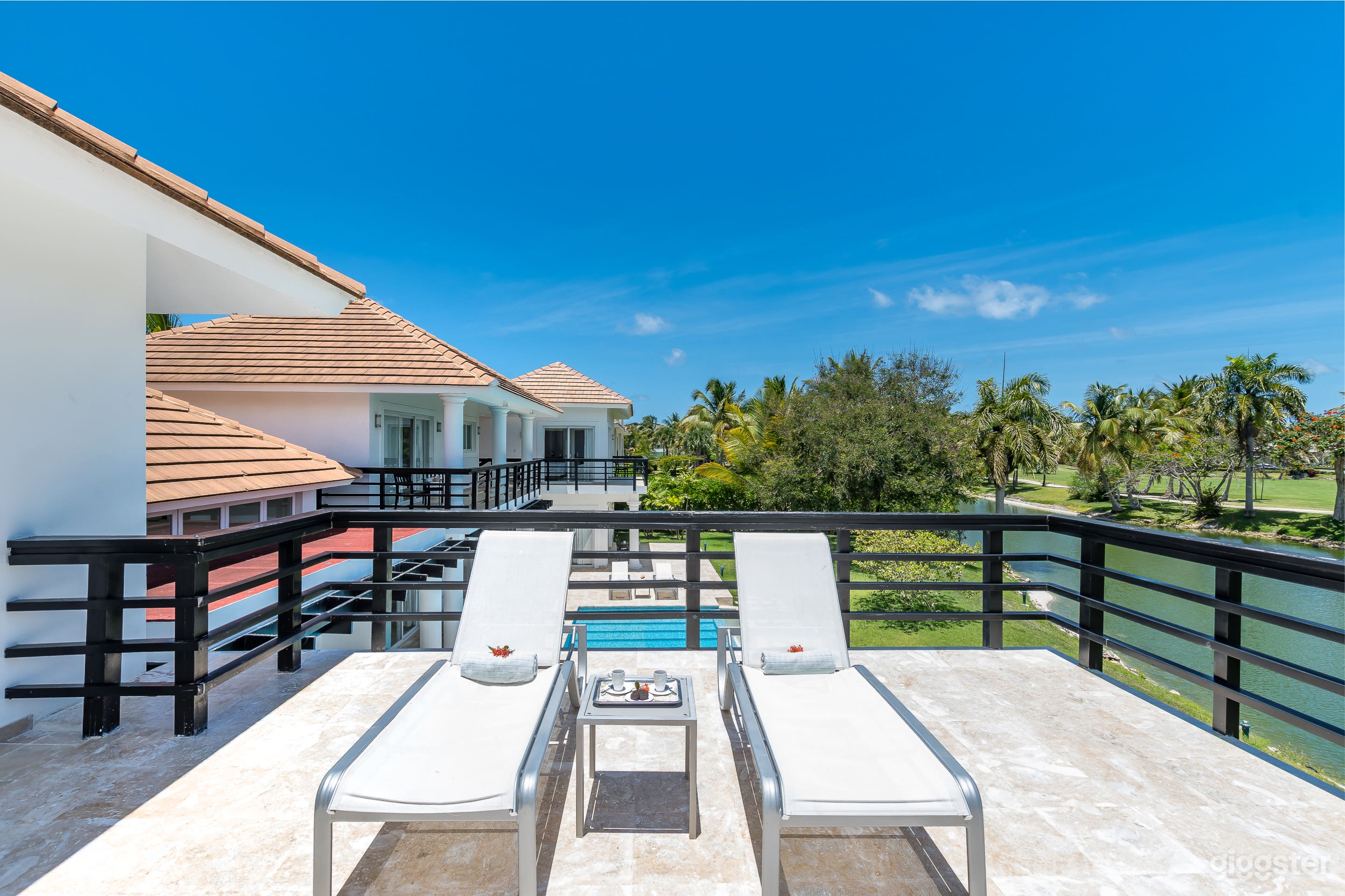 Lake View Villa Photo 4