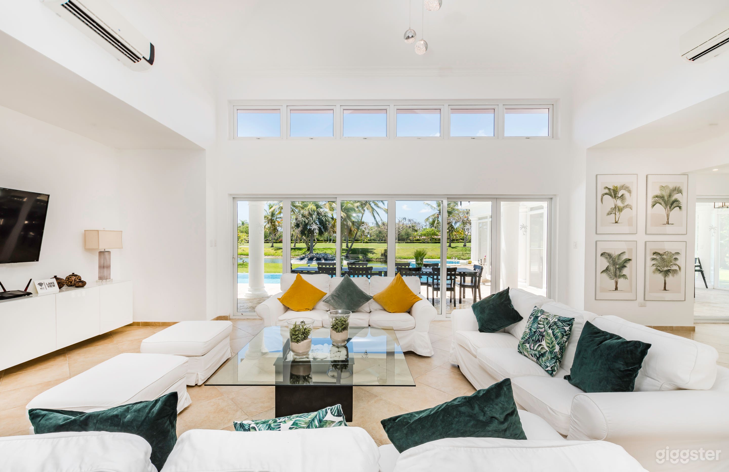 Lake View Villa Photo 2