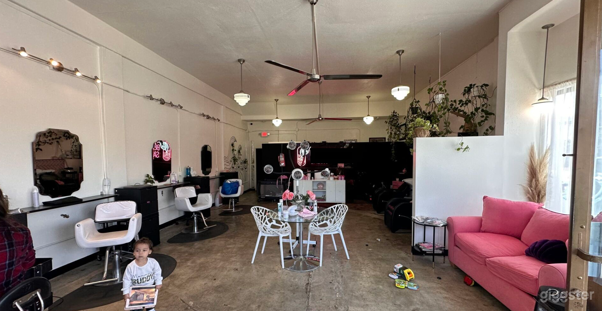 Modern hair salon in historic art deco building  Photo 3