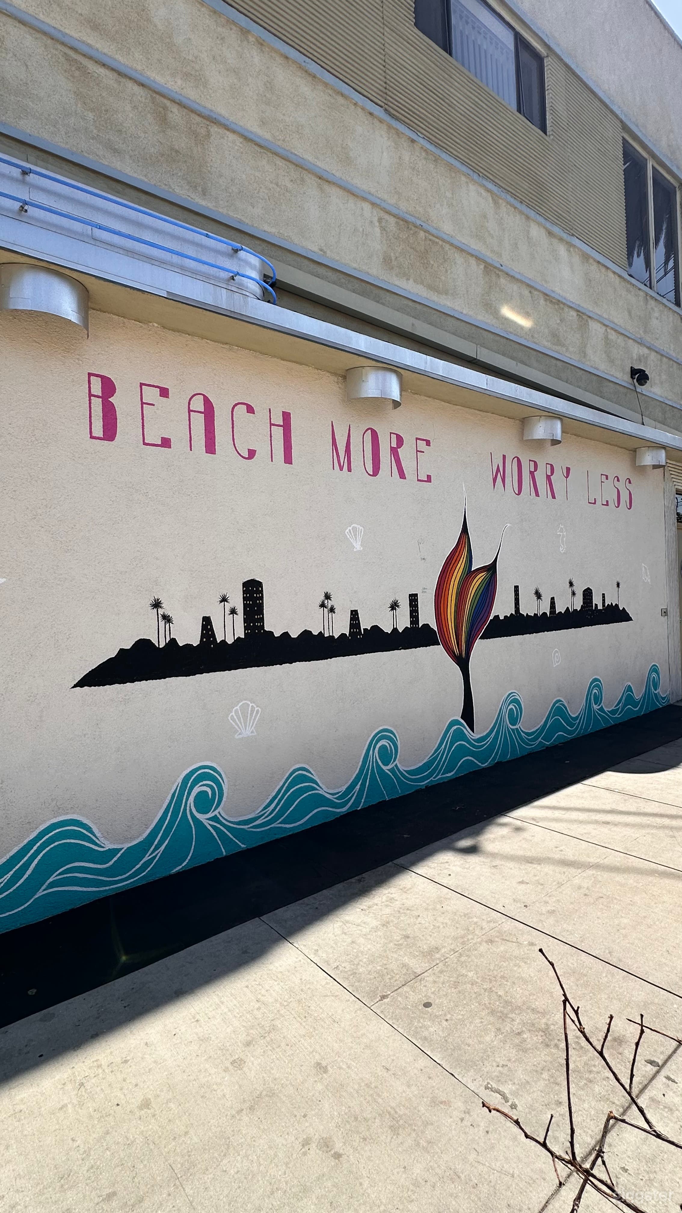 Modern hair salon in historic art deco building  Photo 2