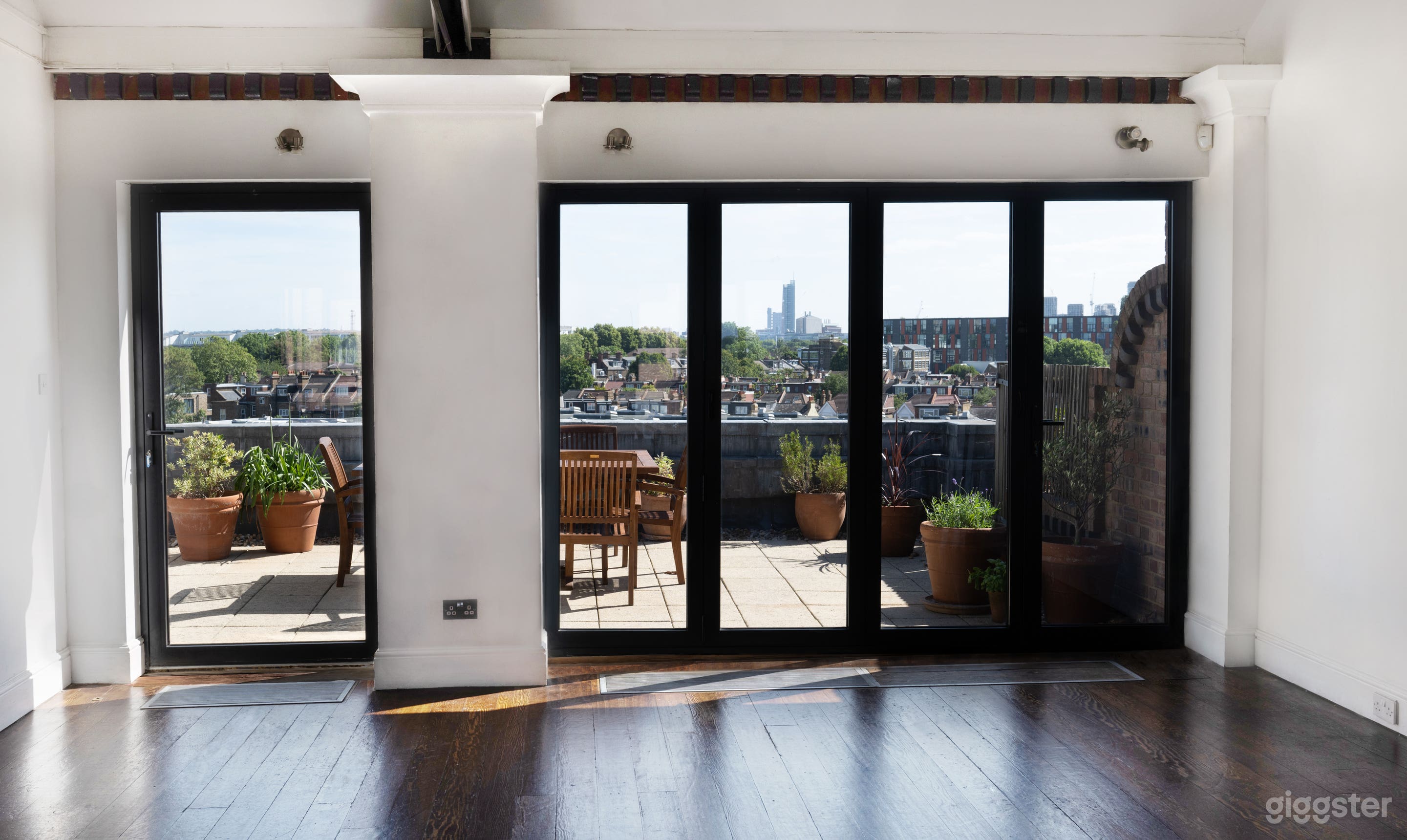 Spotless Photo Studio Ideal for Food Photography Photo 3