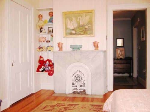 Traditional suburban home: Location 4210 Photo 3