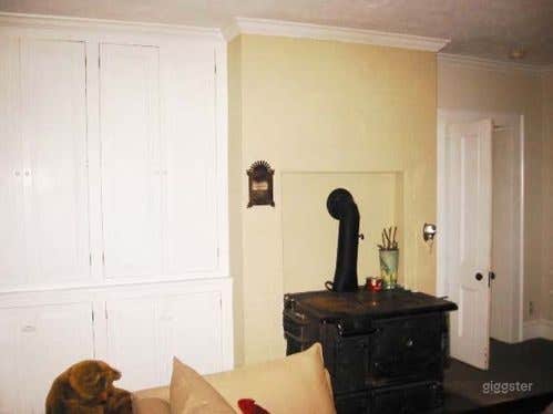  Traditional suburban home: Location 4210 