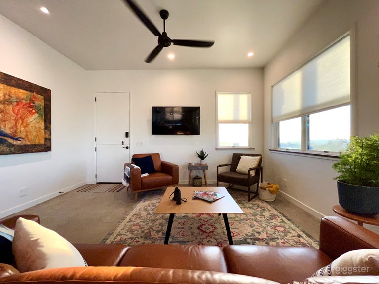  Modern Desert Hideaway With Pool and Jacuzzi 