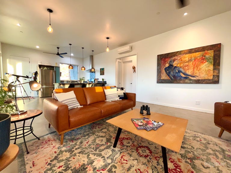  Modern Desert Hideaway With Pool and Jacuzzi 