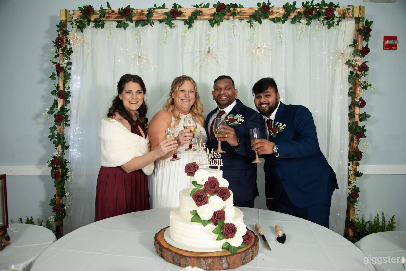 Event Room with a Comfortable Atmosphere Photo 4