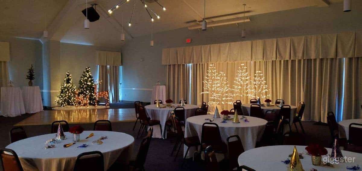 Event Room with a Comfortable Atmosphere Photo 2