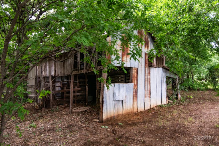  Grange rustique avec extérieur en métal 