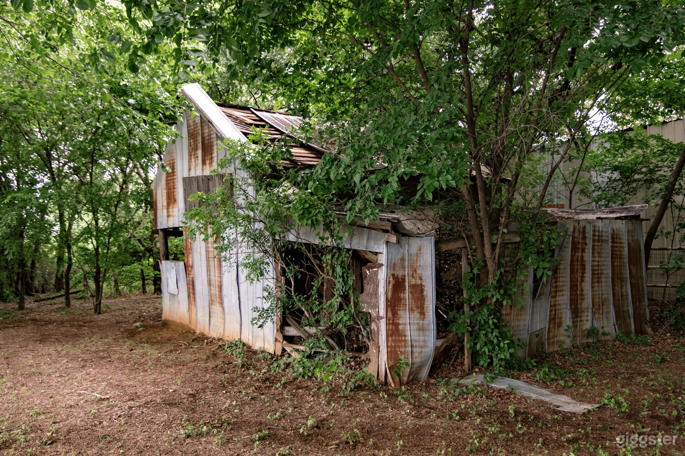 Rustic Barn w/ Metal Exterior Photo 2
