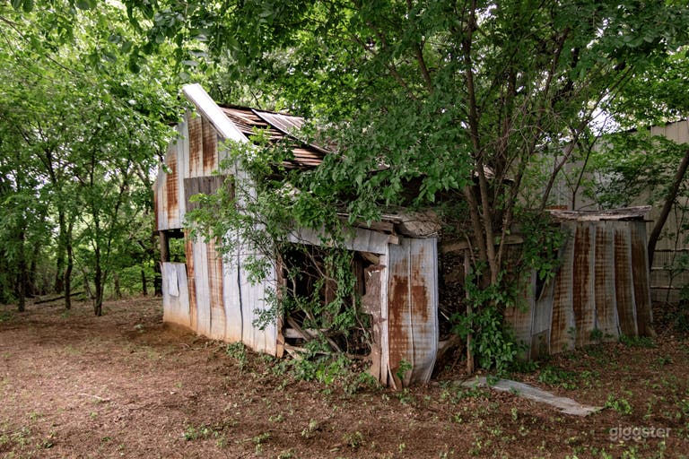  Grange rustique avec extérieur en métal 