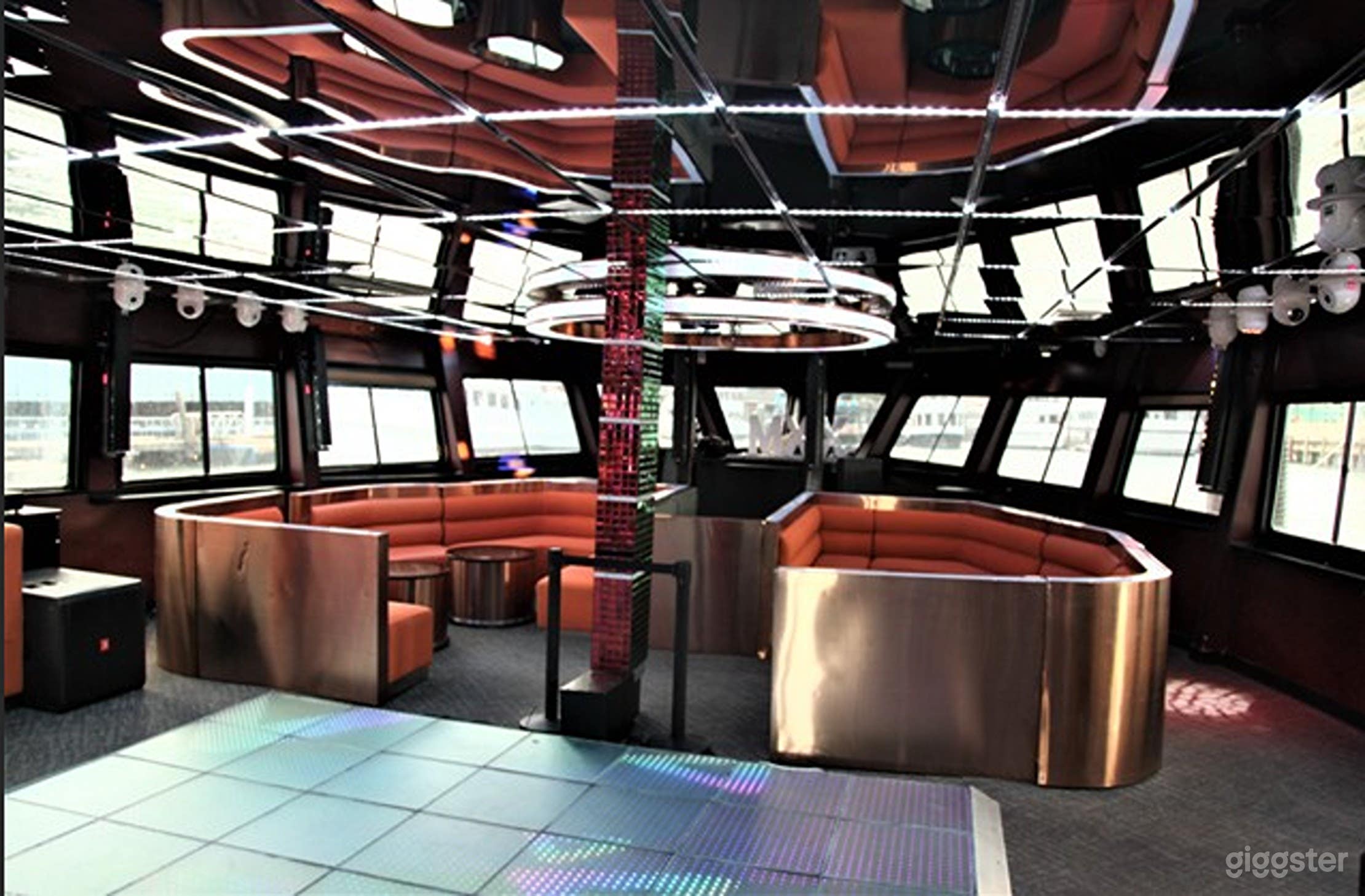 Main Salon Lounge with Dance Floor &amp; Full Bar Photo 4