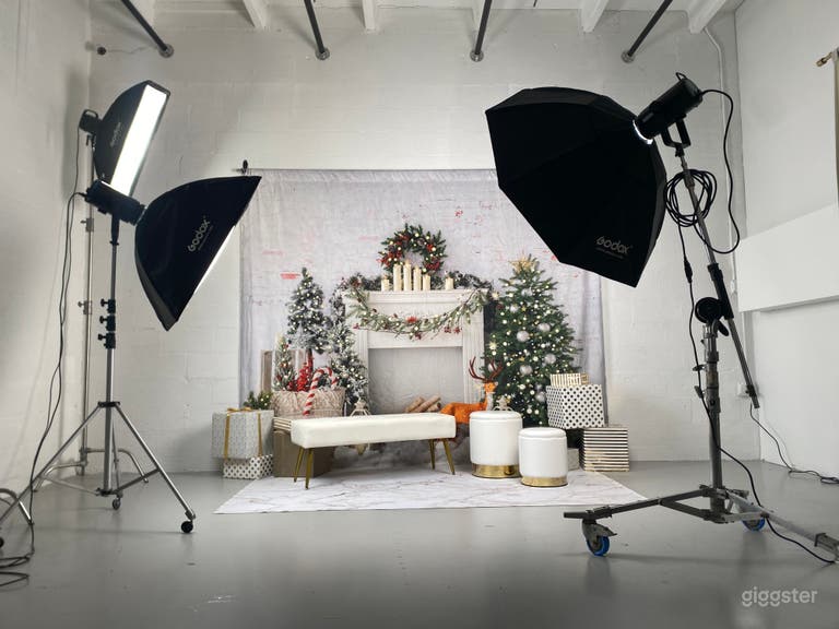  24/7 Backdrops & ArtDeco Wall w/ Color Changing Lights 