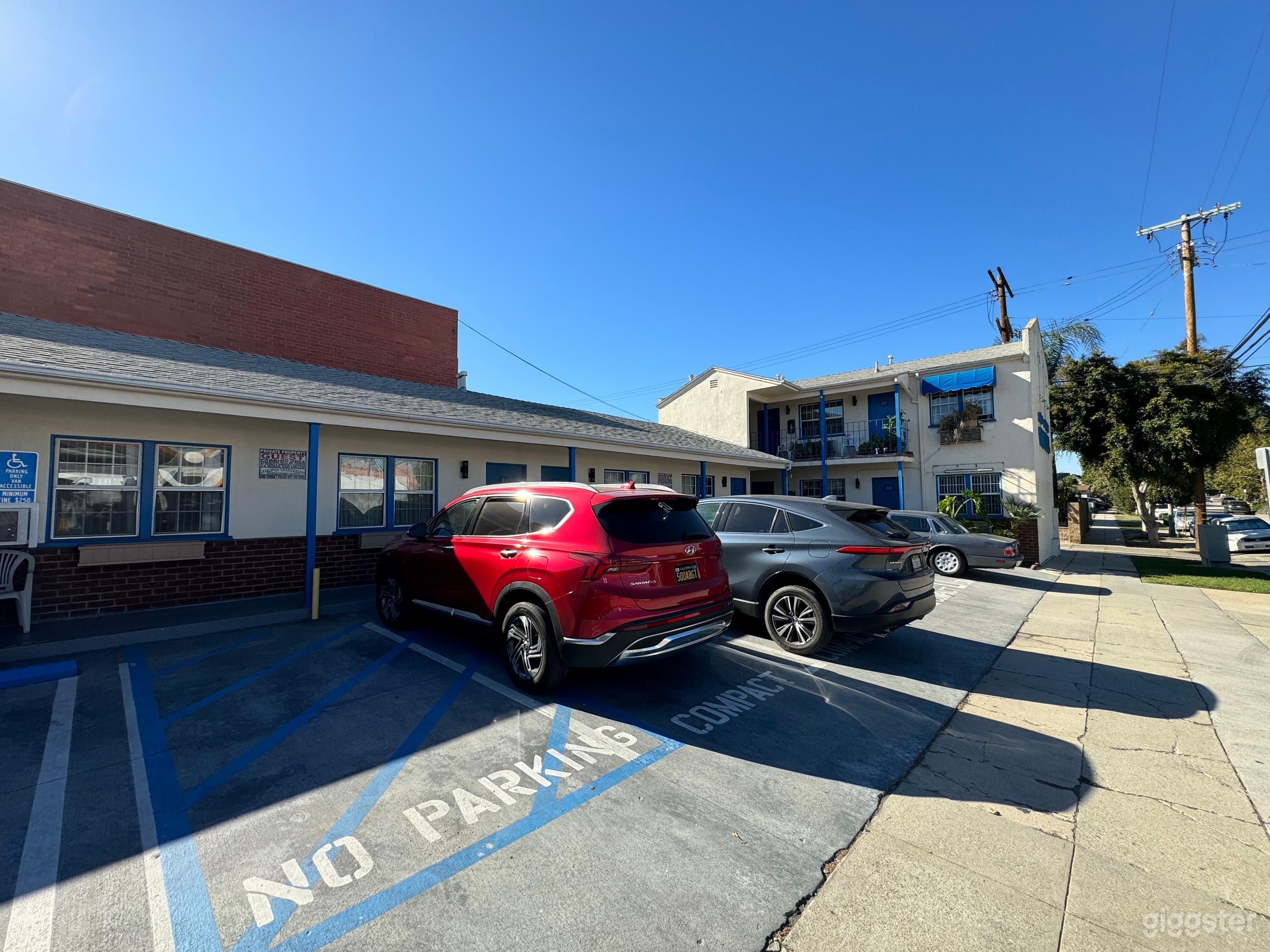 Traditional  hotel/motel available  for filming  Photo 2