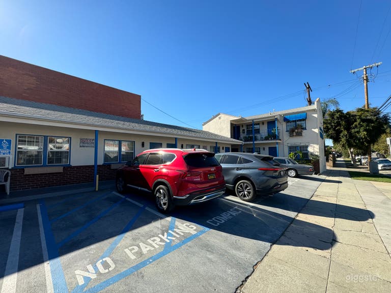  Traditional  hotel/motel available  for filming  