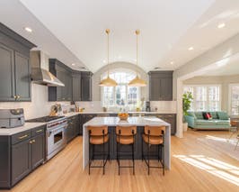  Beautiful modern home with amazing kitchen! 