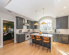  Beautiful modern home with amazing kitchen! 