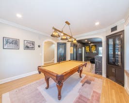  Beautiful modern home with amazing kitchen! 