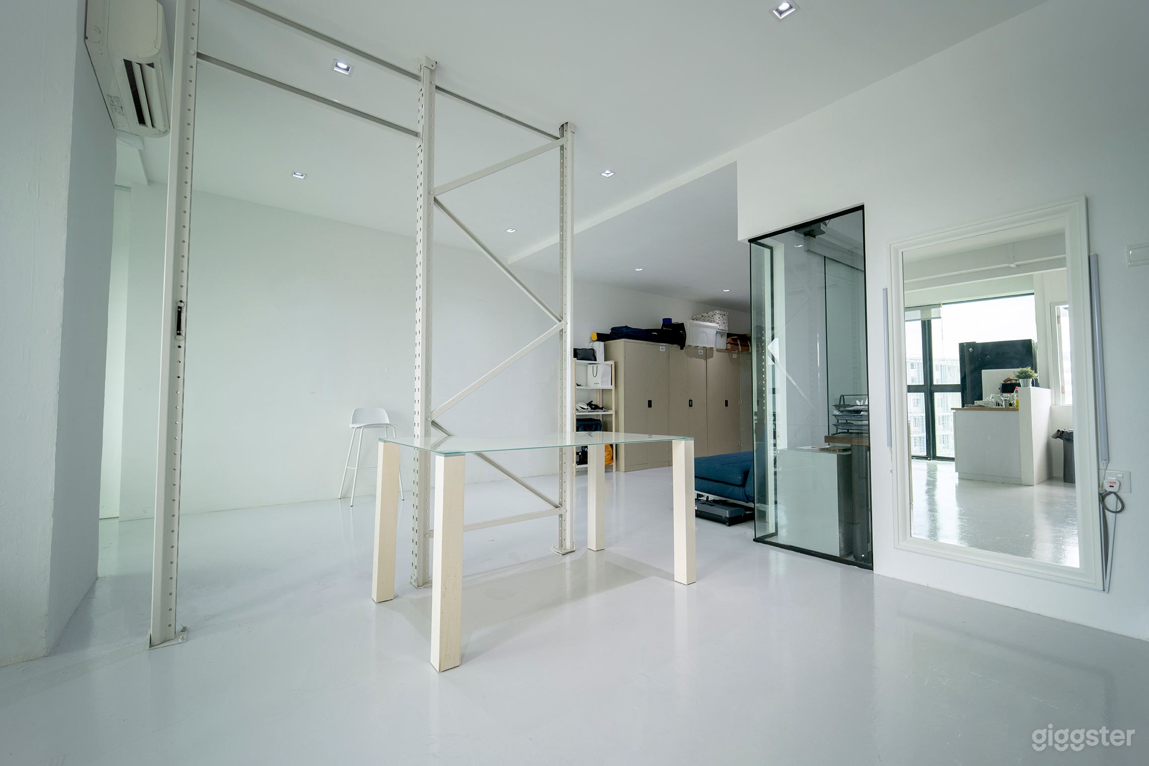 Bright Studio with Audio Mastering Photo 4