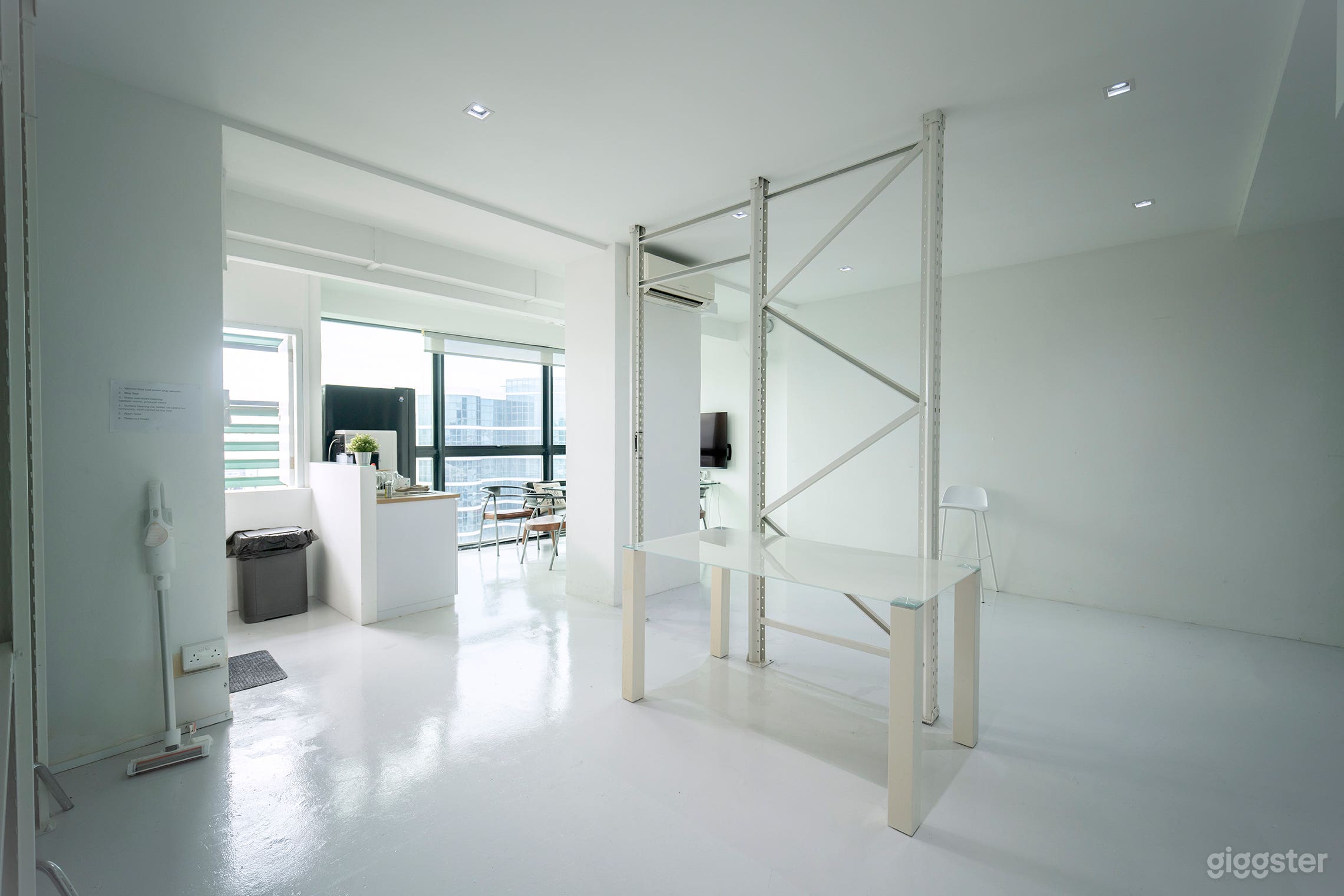 Bright Studio with Audio Mastering Photo 3