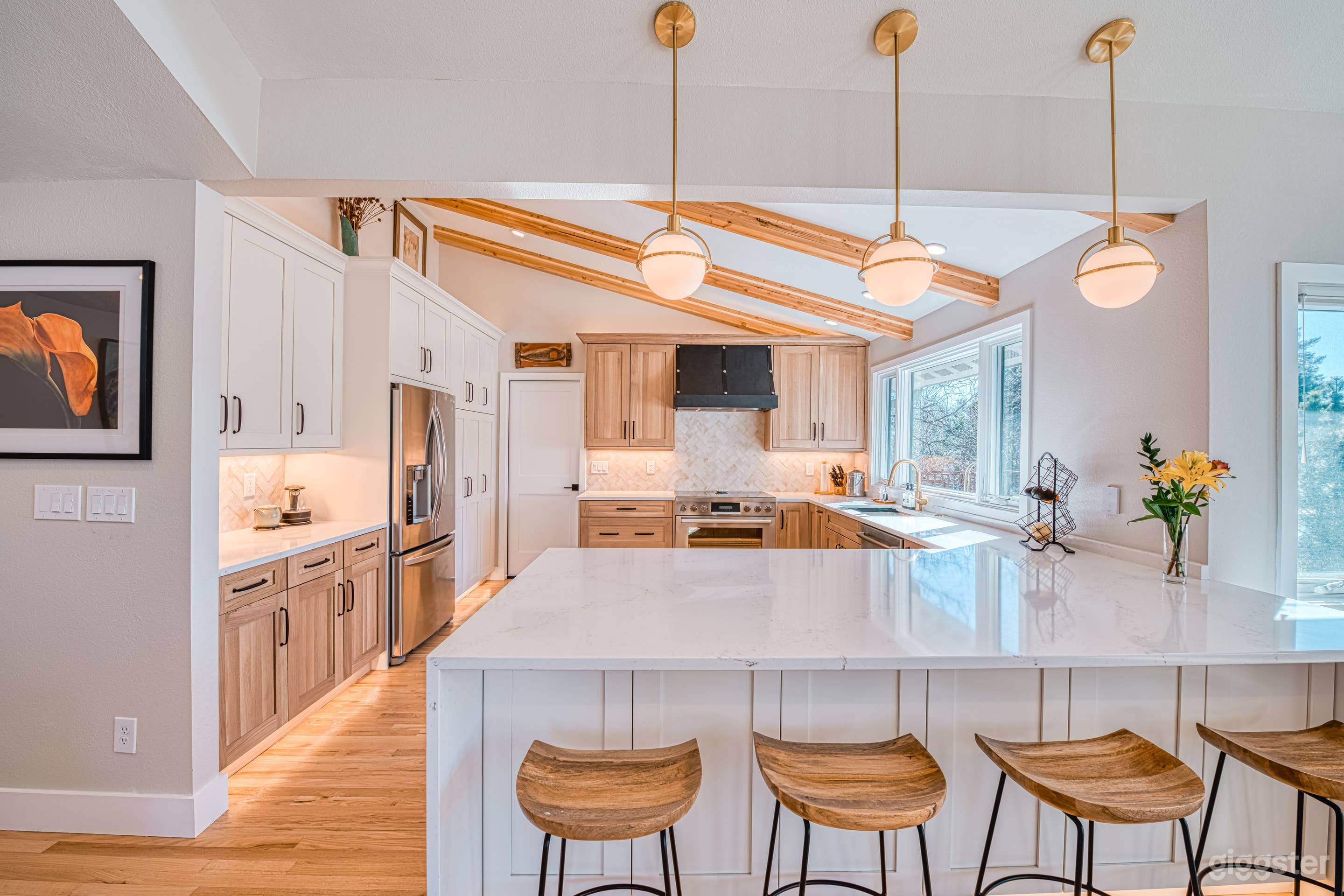 Modern Farmhouse with Abundant Natural Light Photo 3