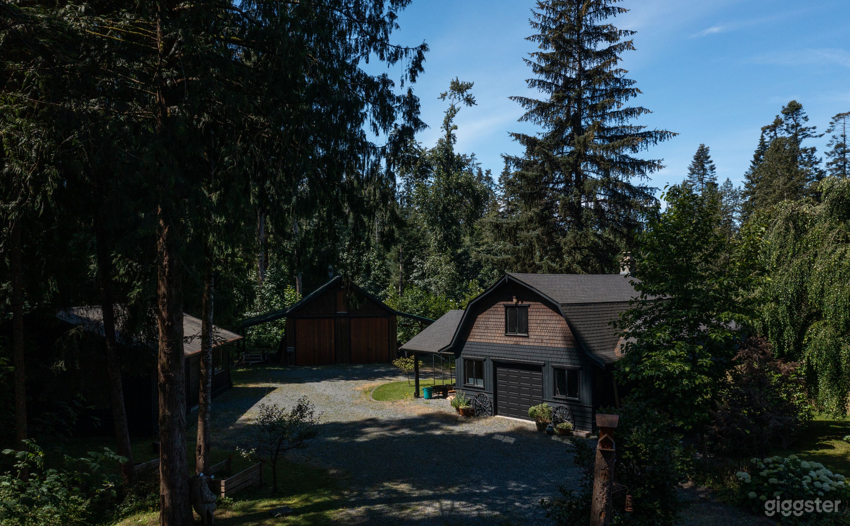 Black House, Barn Studio & River Access on 6 Acres Photo 1