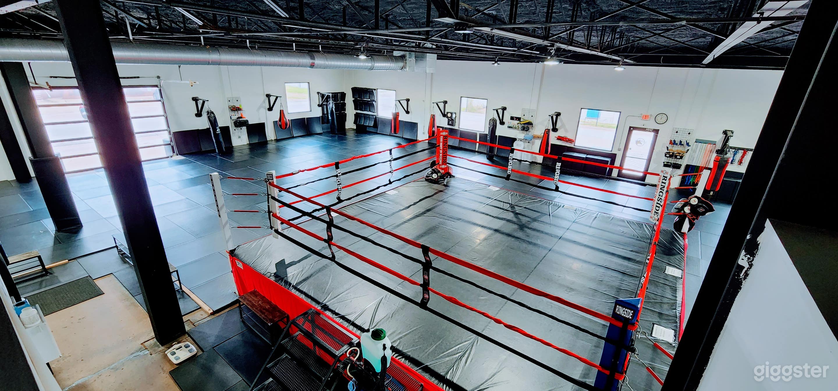 8000' Professional Combat Sports/Fitness Studio Photo 4