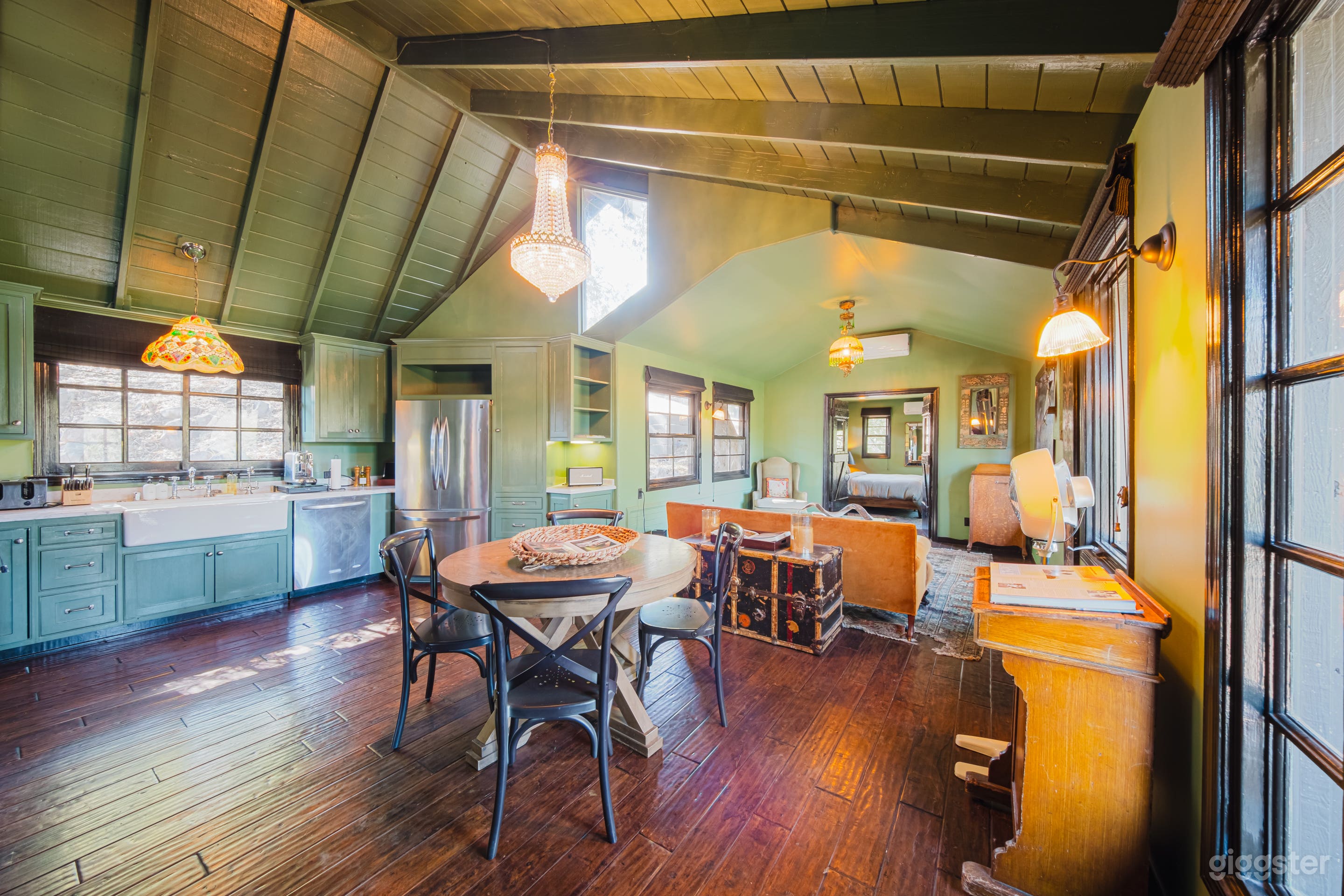 ENCHANTED VINTAGE WAGONS &amp; RUSTIC RETREAT Photo 2