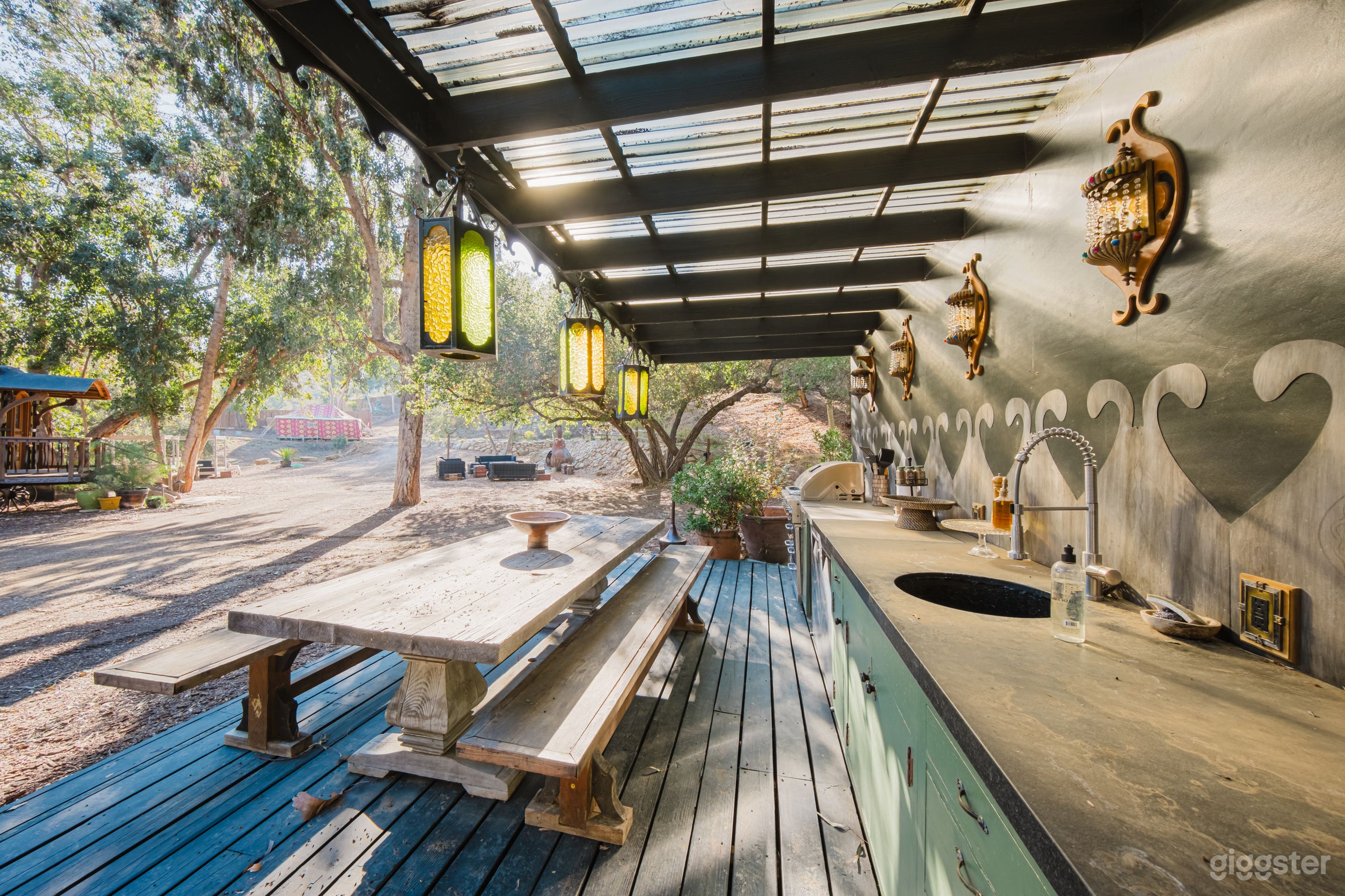 ENCHANTED VINTAGE WAGONS &amp; RUSTIC RETREAT Photo 3