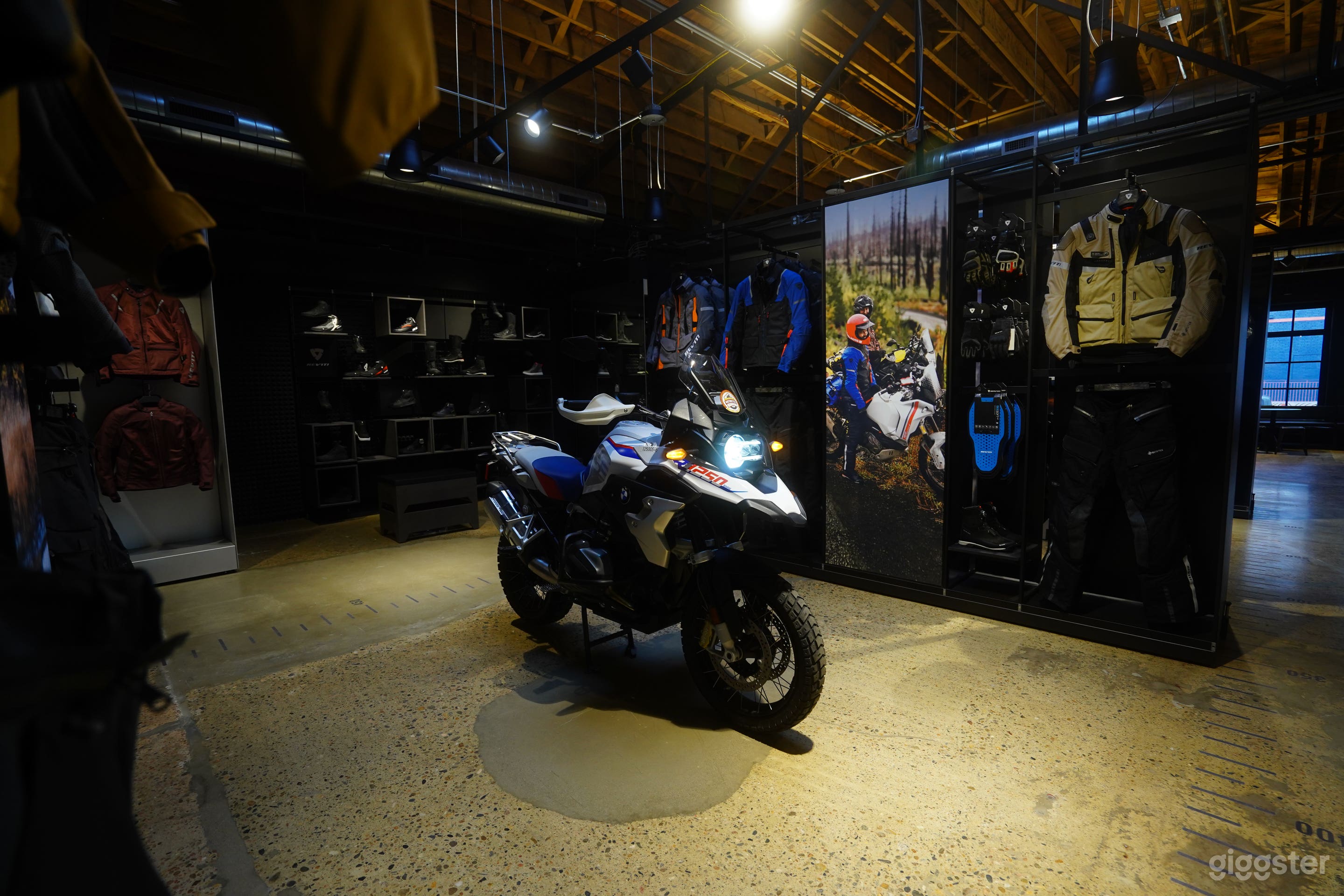 REV'IT! Denver Photo 4