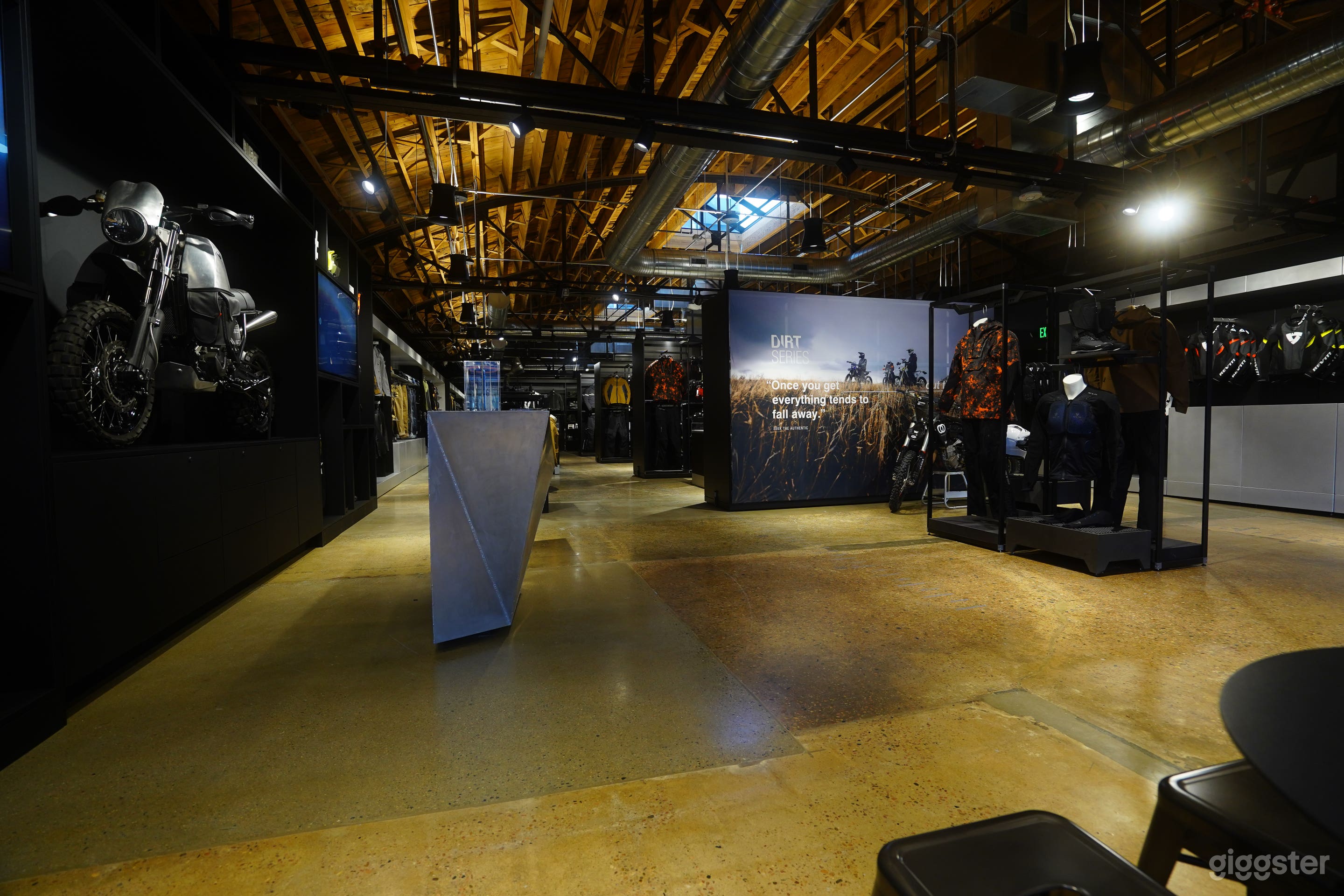 REV'IT! Denver Photo 3