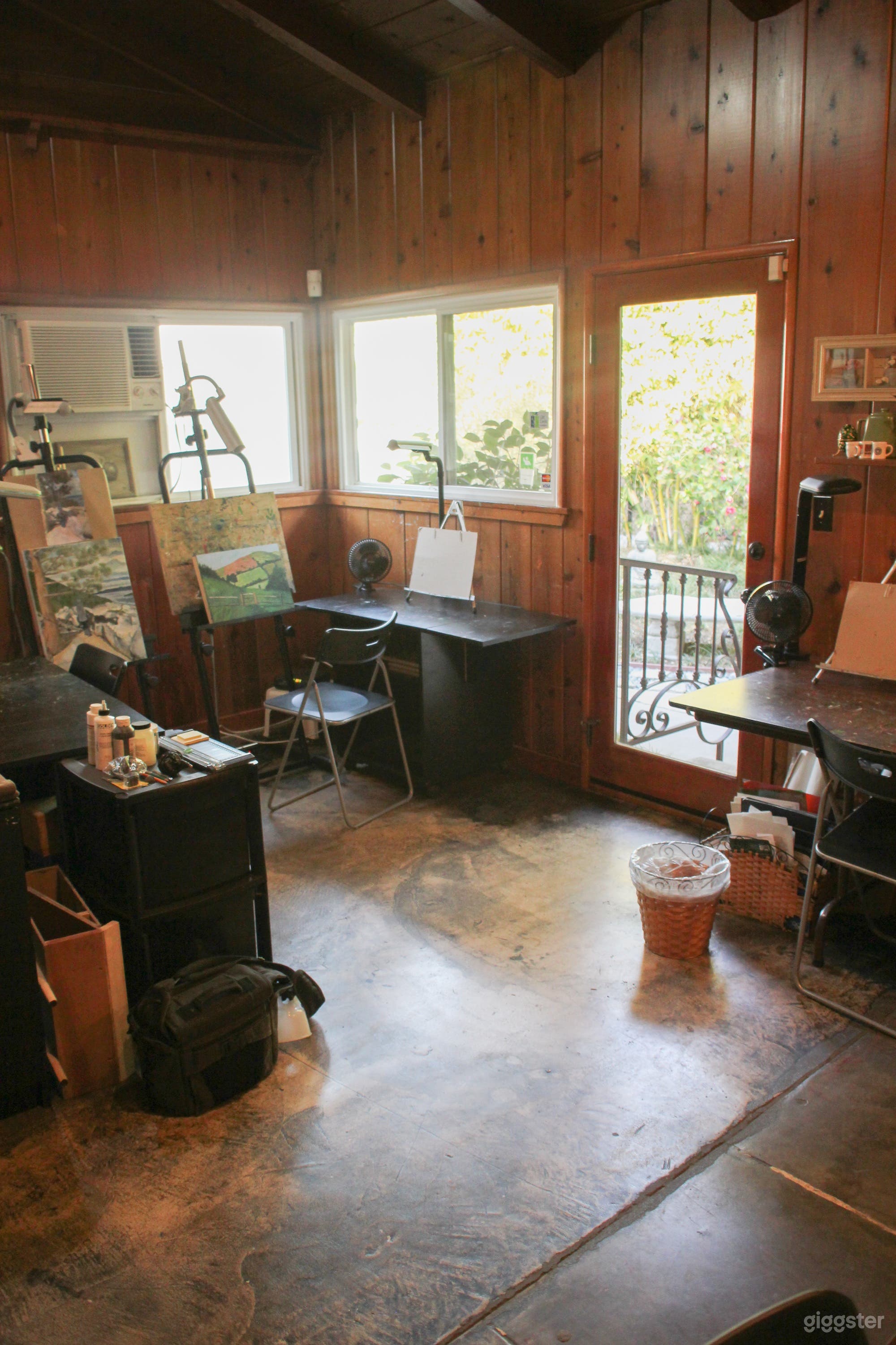 Quaint Art Studio Photo 3