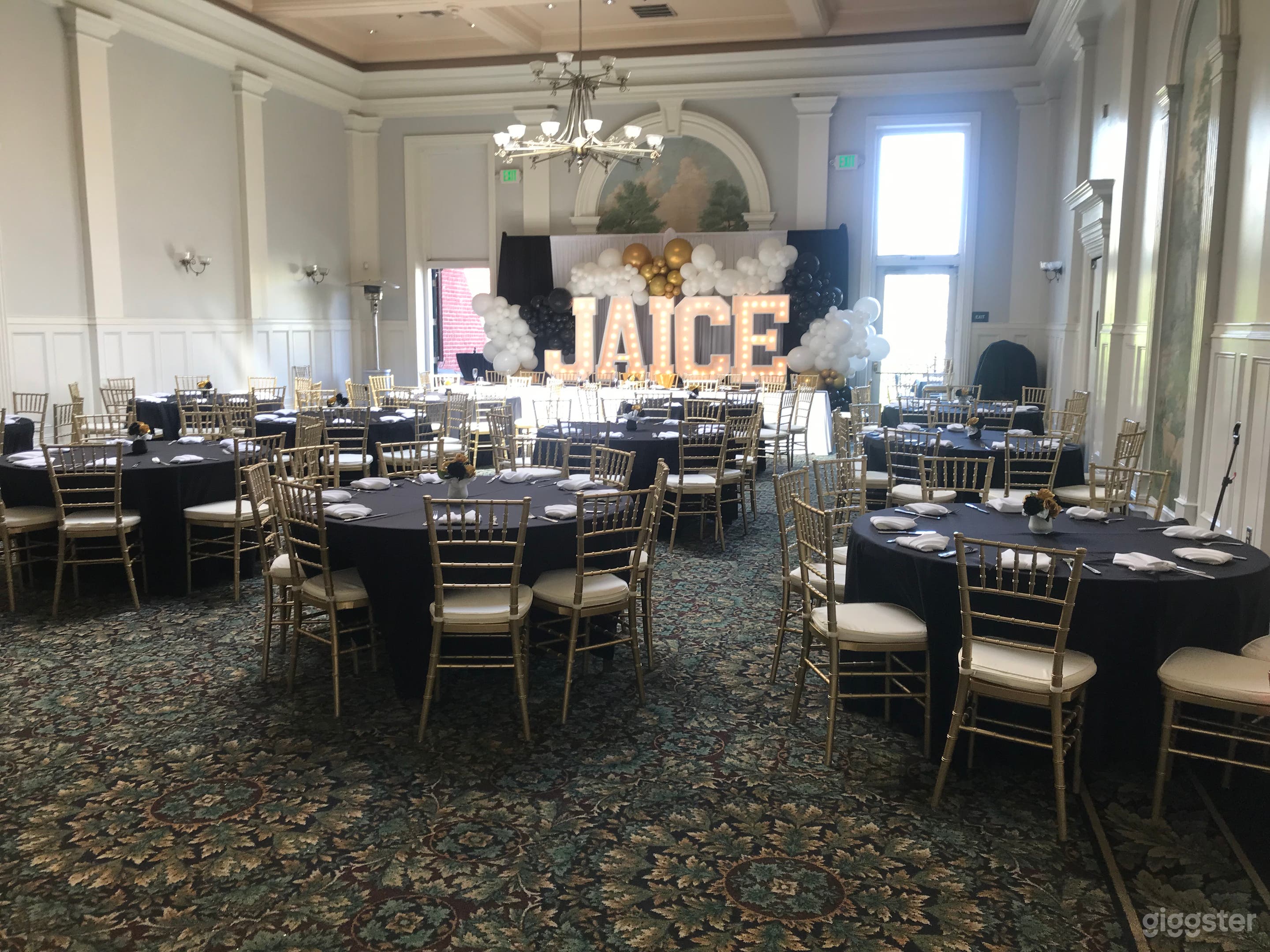 INDOOR/OUTDOOR  EVENT PARTY SPACE W/MASSIVE PATIO Photo 2