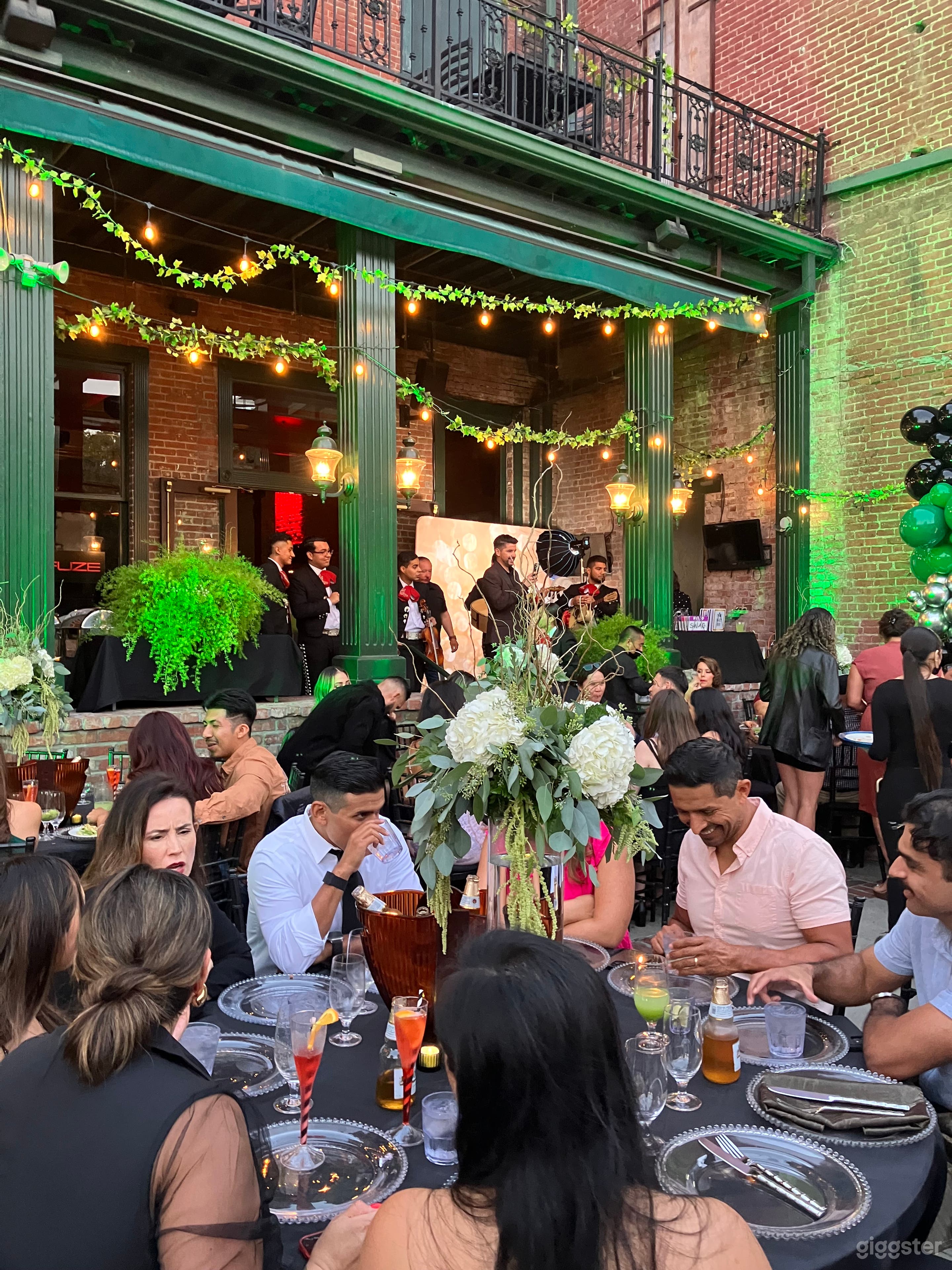 INDOOR/OUTDOOR  EVENT PARTY SPACE W/MASSIVE PATIO Photo 2