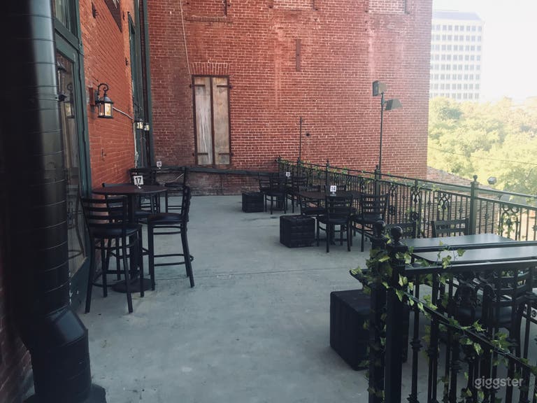  INDOOR/OUTDOOR  EVENT PARTY SPACE W/MASSIVE PATIO 