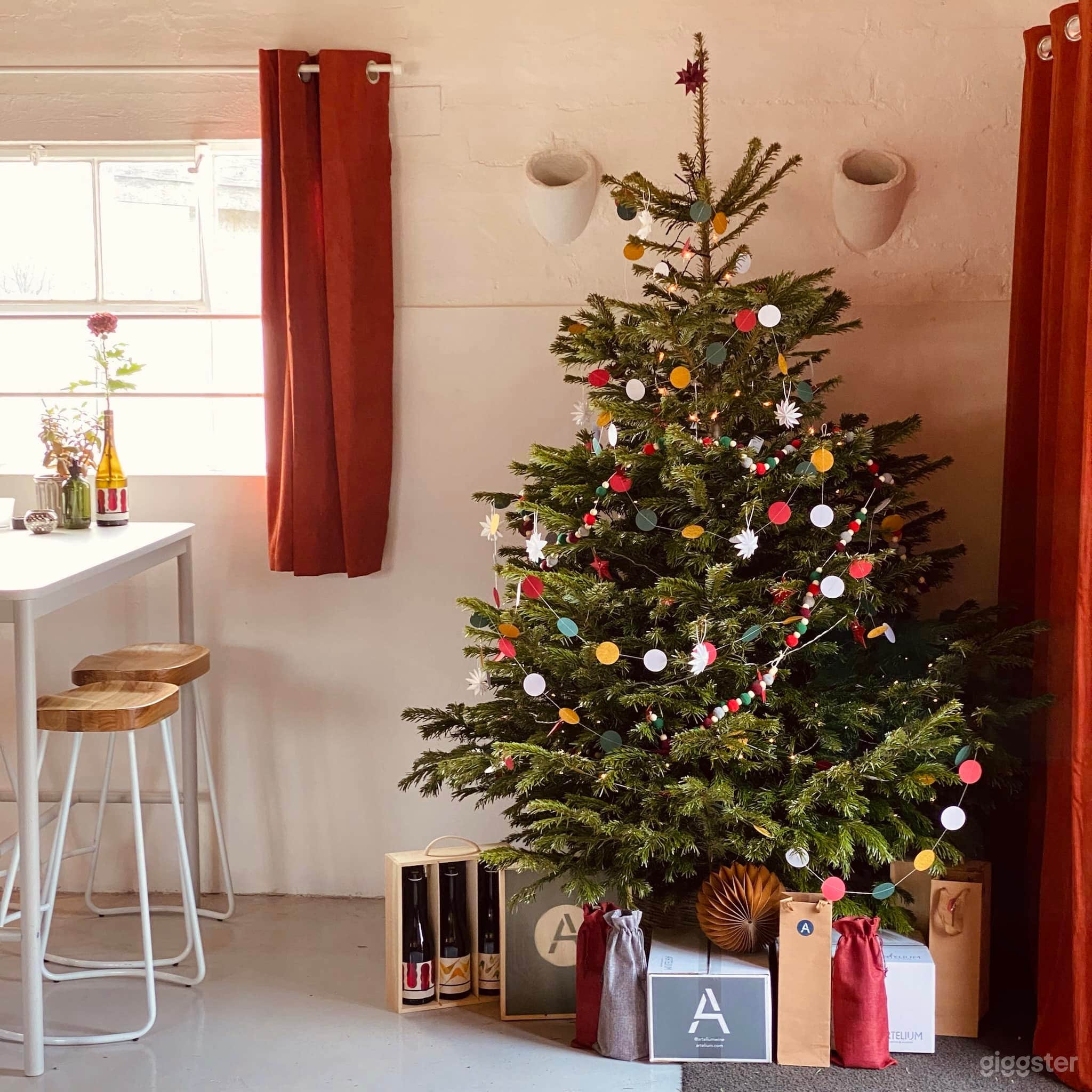 Gorgeous Tasting Room and Wine Bar Photo 4