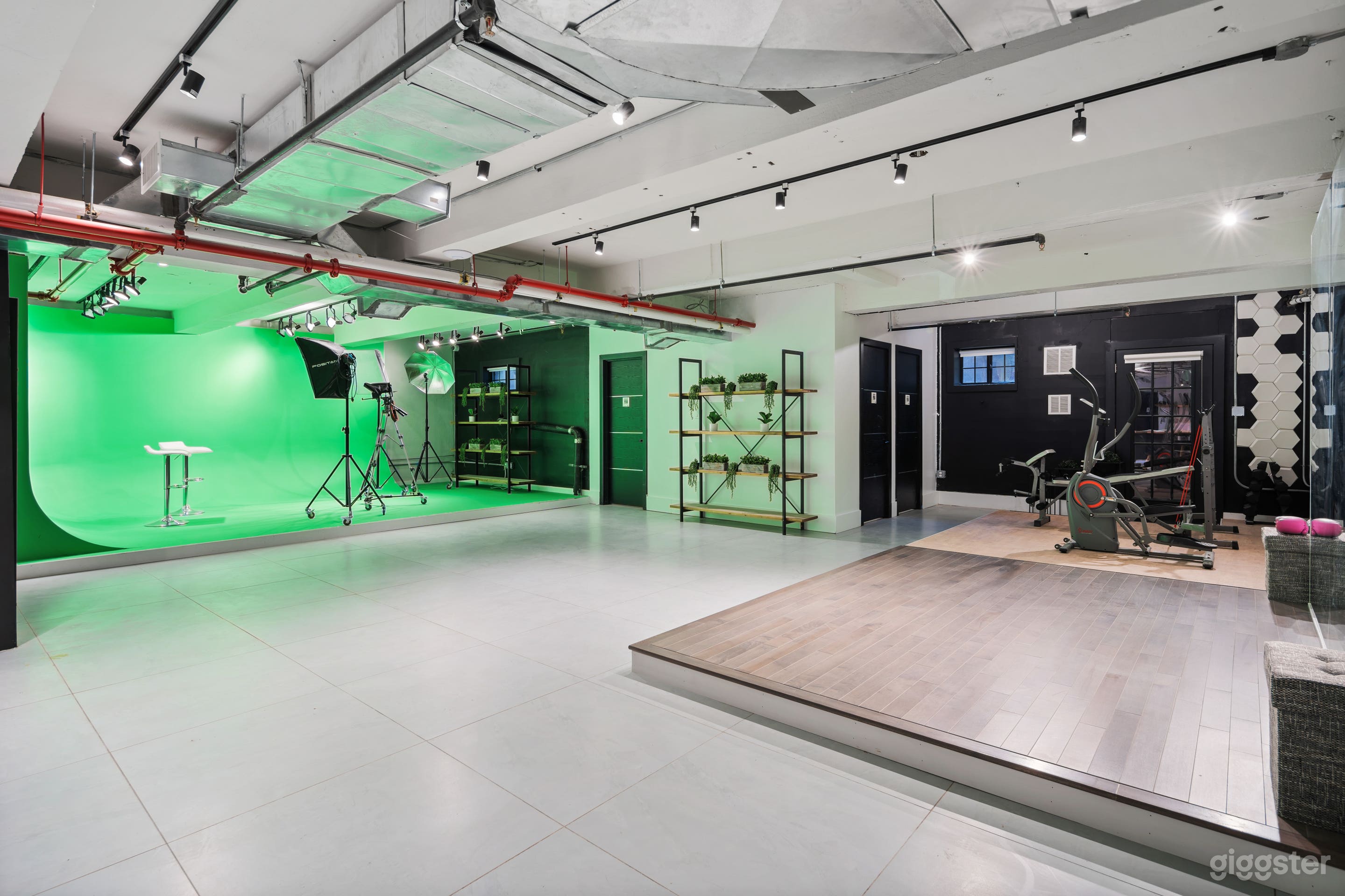 Multi Purpose Recording Studio/Lounge Meeting area Photo 4