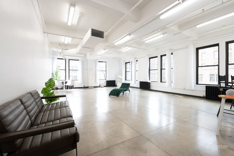 Manhattan Bright & Spacious Studio Eq Included 