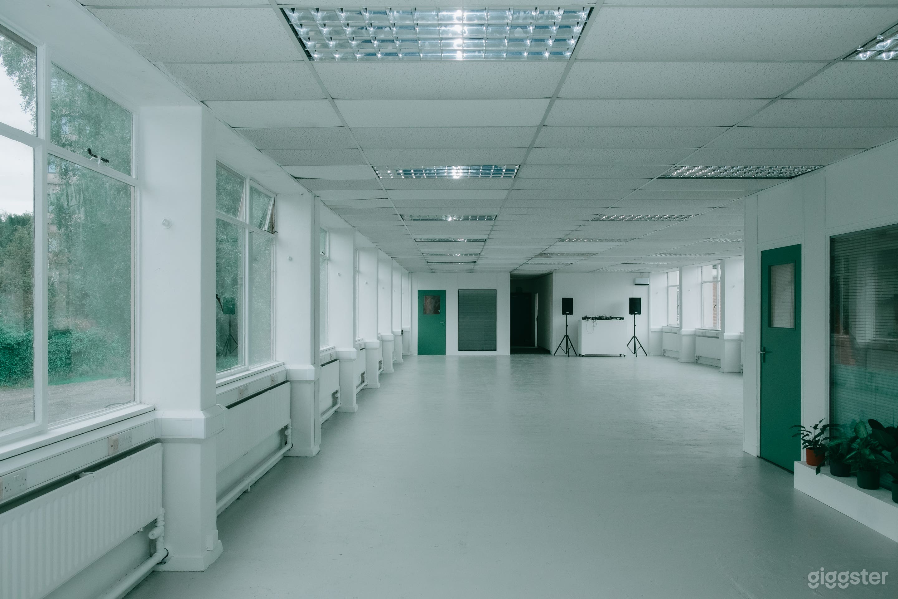 Contemporary Art Gallery: Perfect for Film &amp; Photo Photo 2