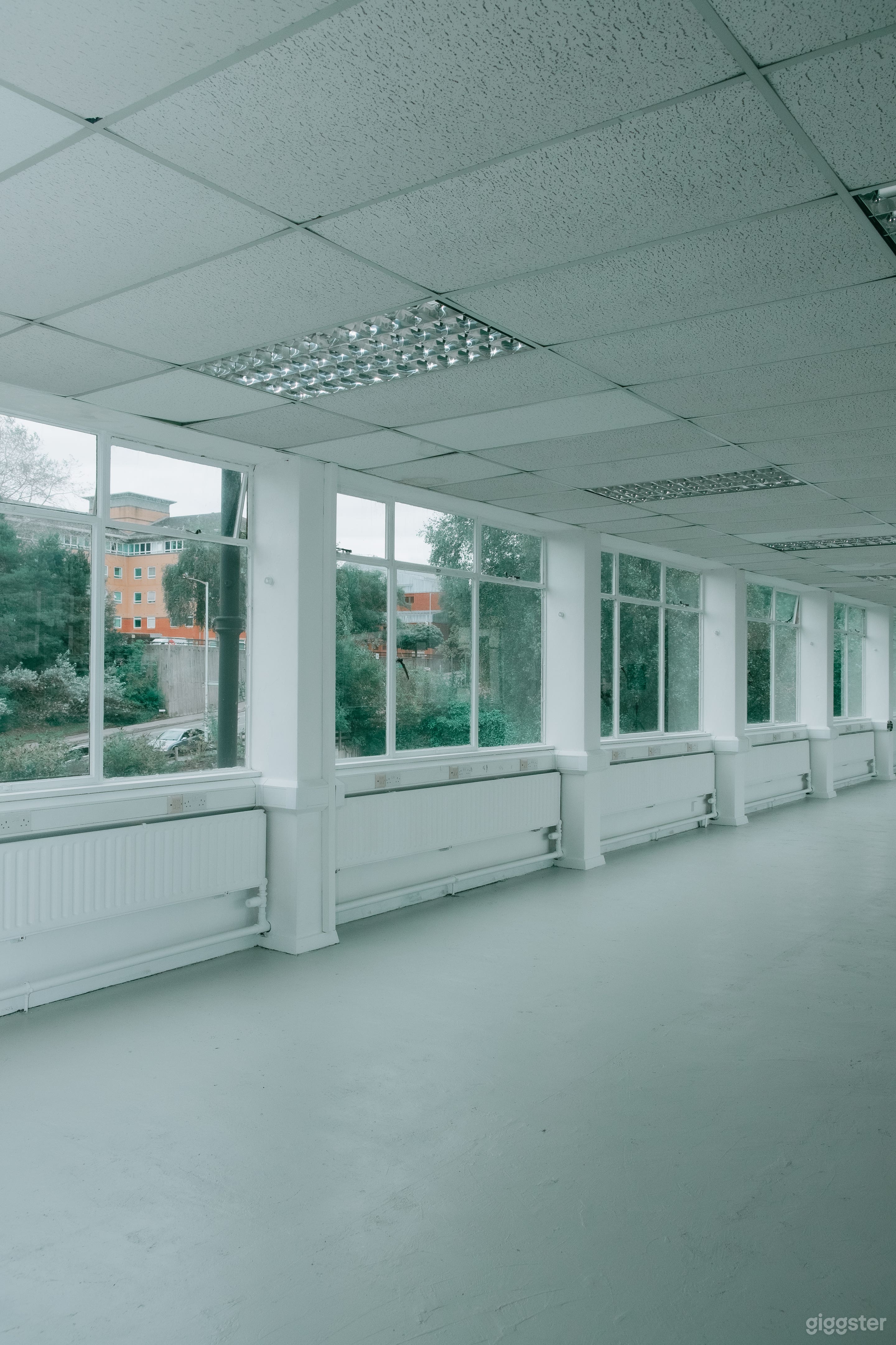 Contemporary Art Gallery: Perfect for Film &amp; Photo Photo 3