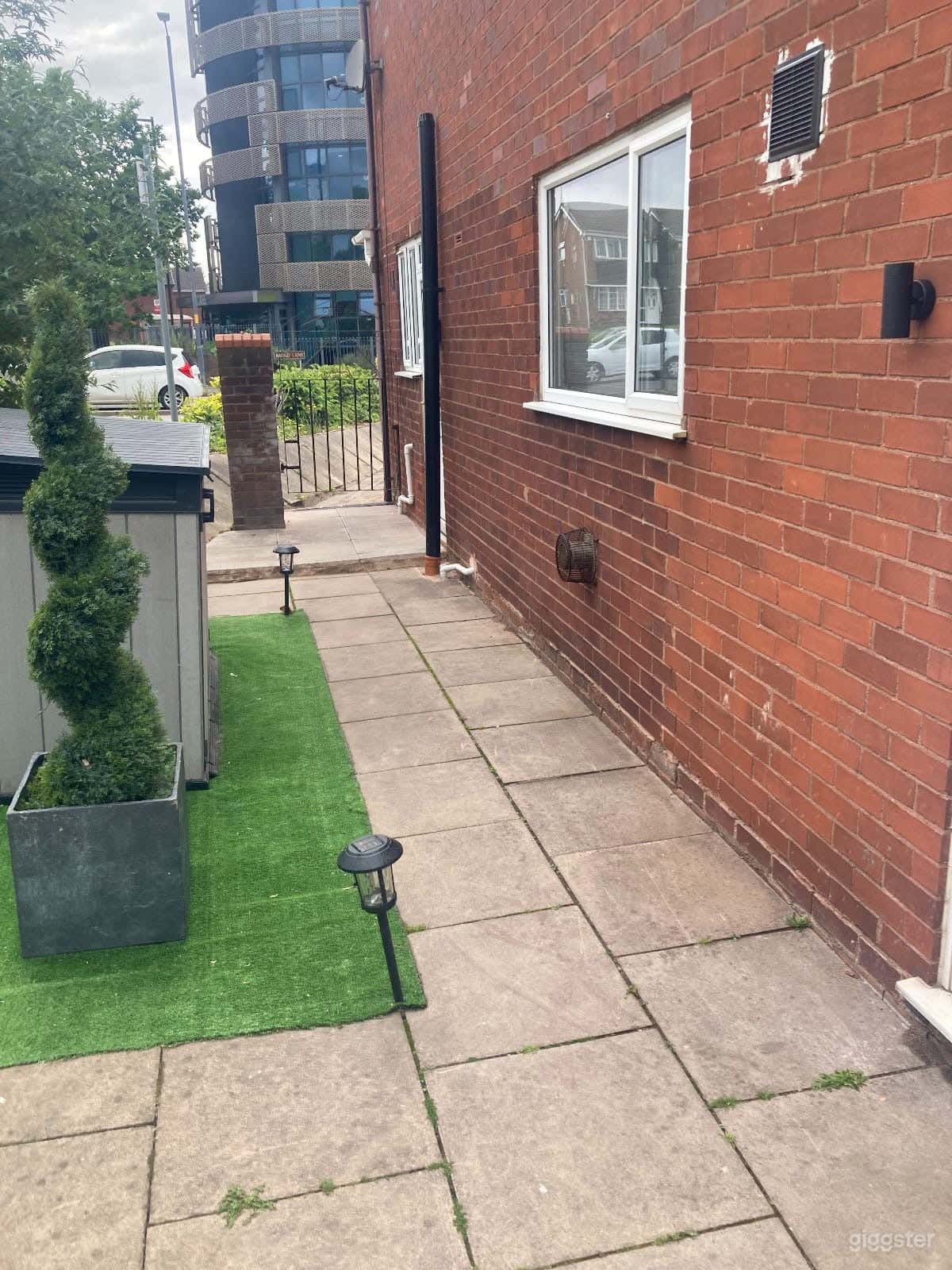 Luxurious Garden Venue - Perfect for any event. Photo 3