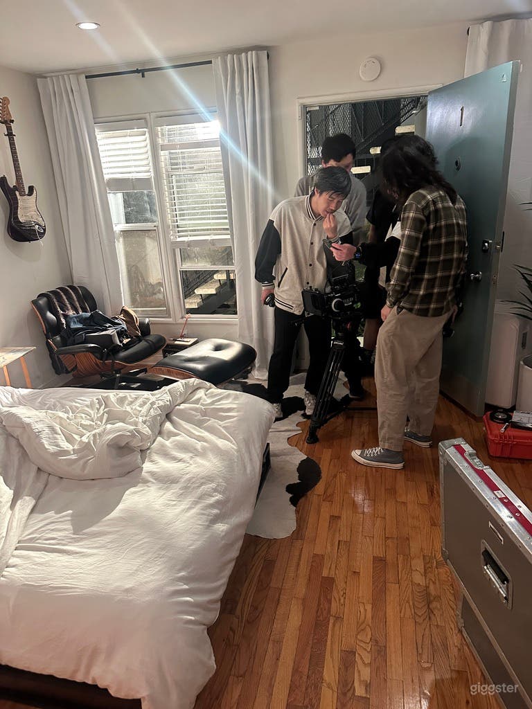 Chic designer studio apartment Photo 3