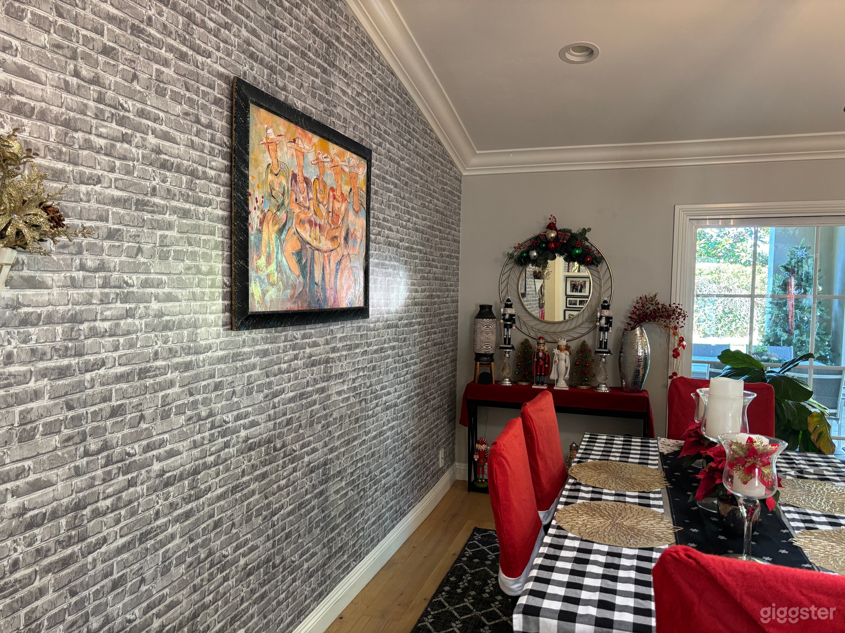 Charming Minimalistic One-Storey Home Photo 4